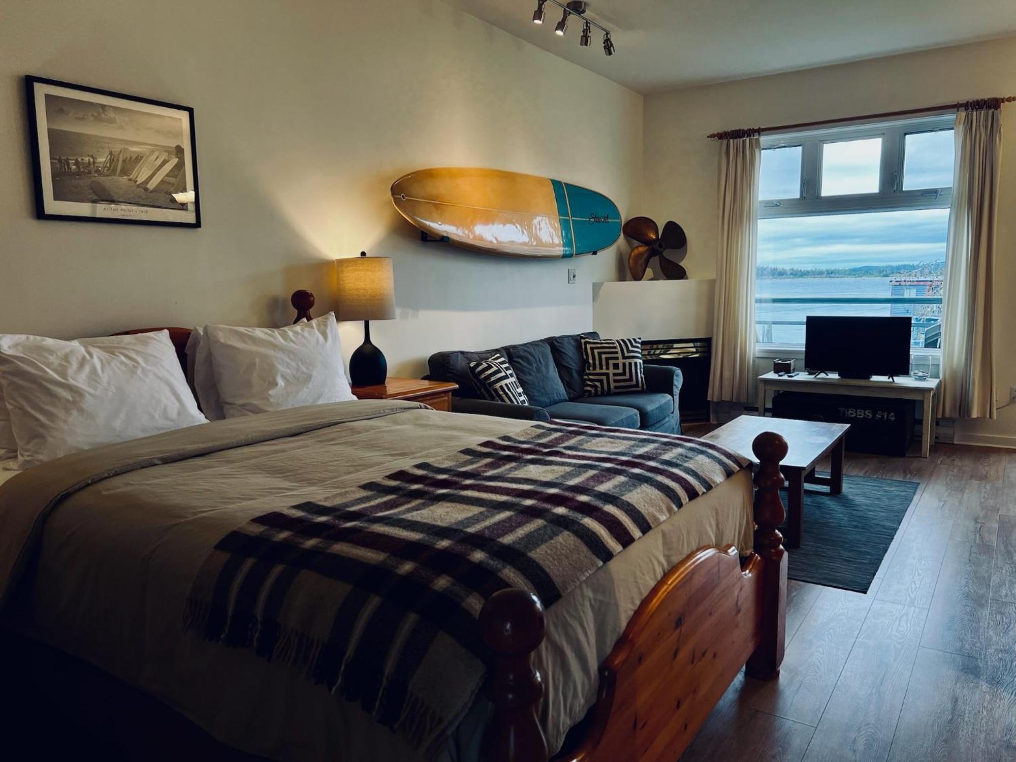 Island Village Properties At Fred Tibbs Tofino Quarto foto