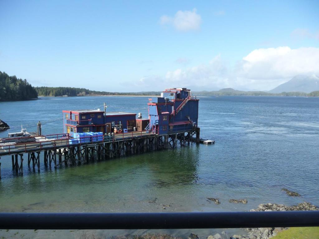 Island Village Properties At Fred Tibbs Tofino Quarto foto