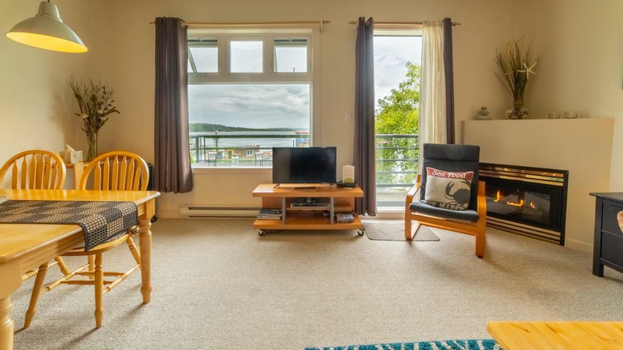 Island Village Properties At Fred Tibbs Tofino Quarto foto